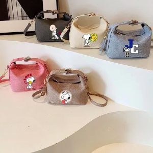 Snoopy shoulder bag