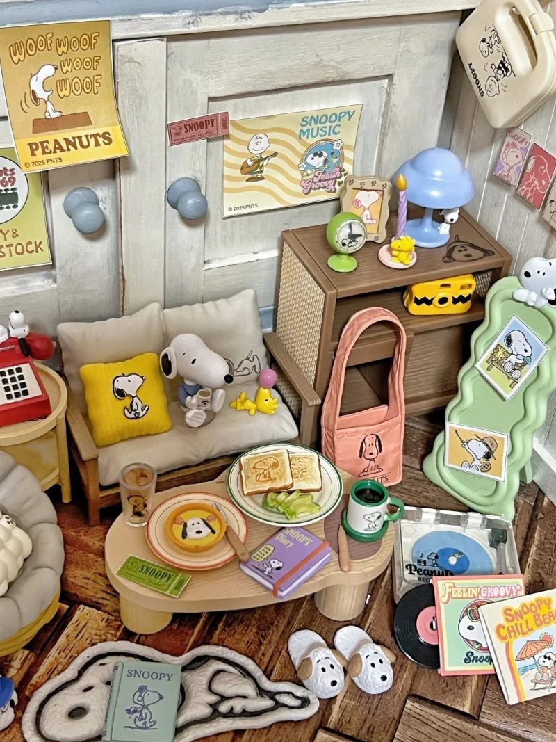 Snoopy Weekend Room Miniature